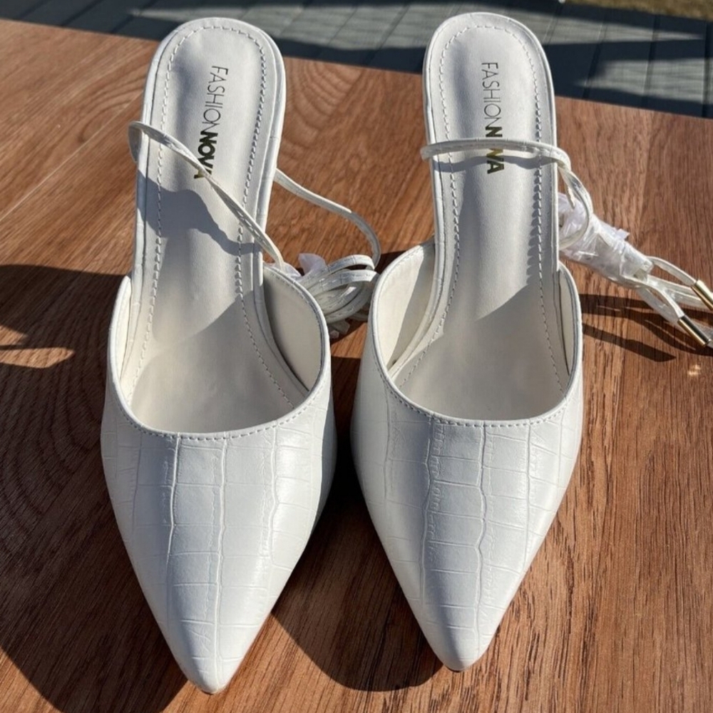 Fashion Nova Rosala White Wrap Up  Ankle with Gold Heel Women's Size 8.5  NWT - Picture 6 of 7